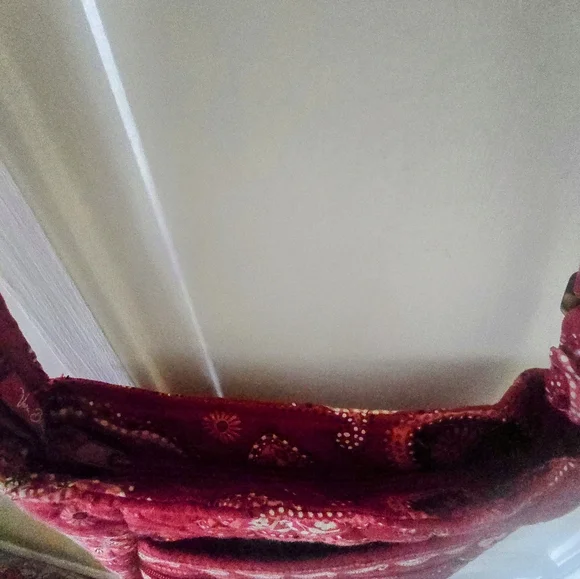 Vera Bradley Bundle: Red Paisley Quilted Shoulder Bag, Pen Set And Scrunchies - Picture 6 of 6